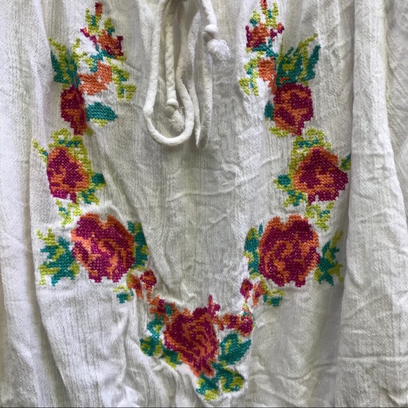 !SOLD! floral embroidery boho peasant croptop - Picture 2 of 5